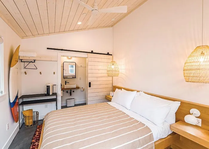 Mini Shortboard Room With A Queen Bed