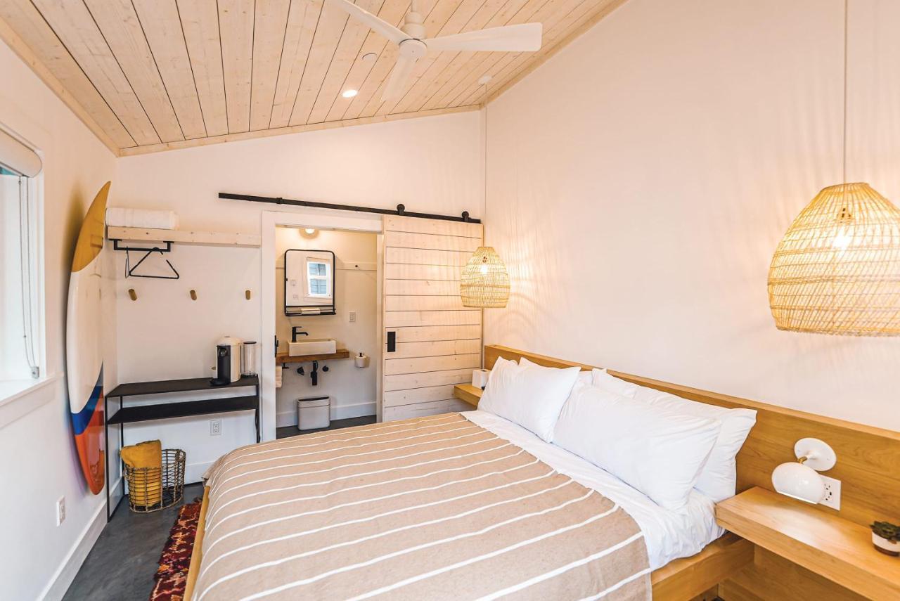 Mini Shortboard With A Queen Bed Hébergement de vacances