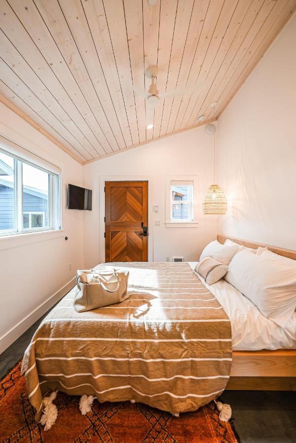 Mini Shortboard With A Queen Bed Hébergement de vacances